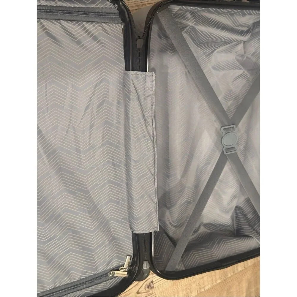 Traveler’s club Skyline 🔥🏖️Rolling Carry 4-Wheel System 20